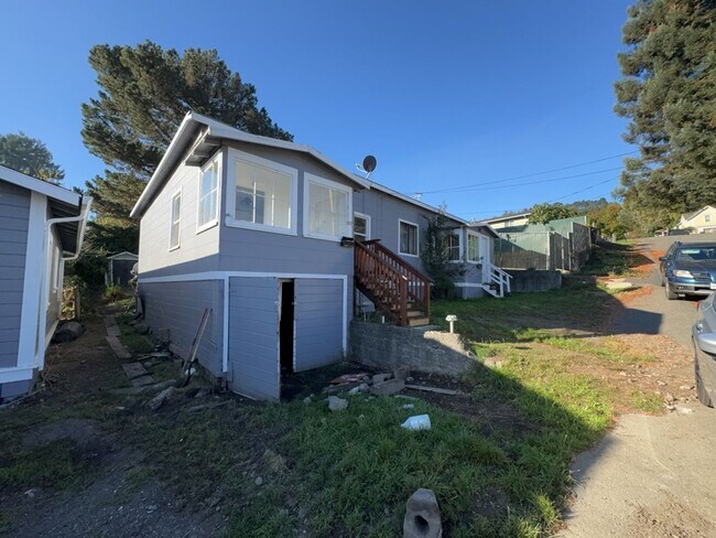 Foto del edificio - 207-209 Ash [PRM: Renee]