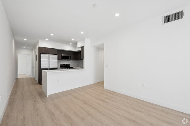 Eagle - 4BR, 4BA - 1510SF - Dining Room - Tamarind Sunset
