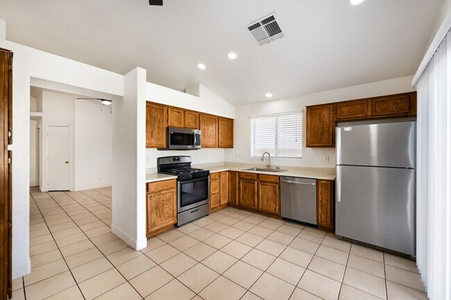 Foto del edificio - Move-In Ready 3-Bedroom Home with All Appliances Included!