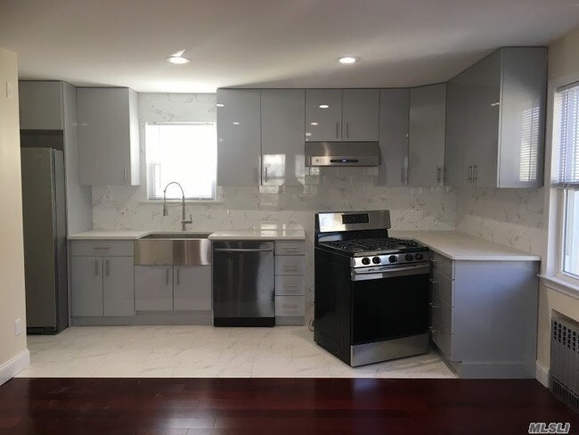 Foto del edificio - 144-63-144-32 32nd Ave