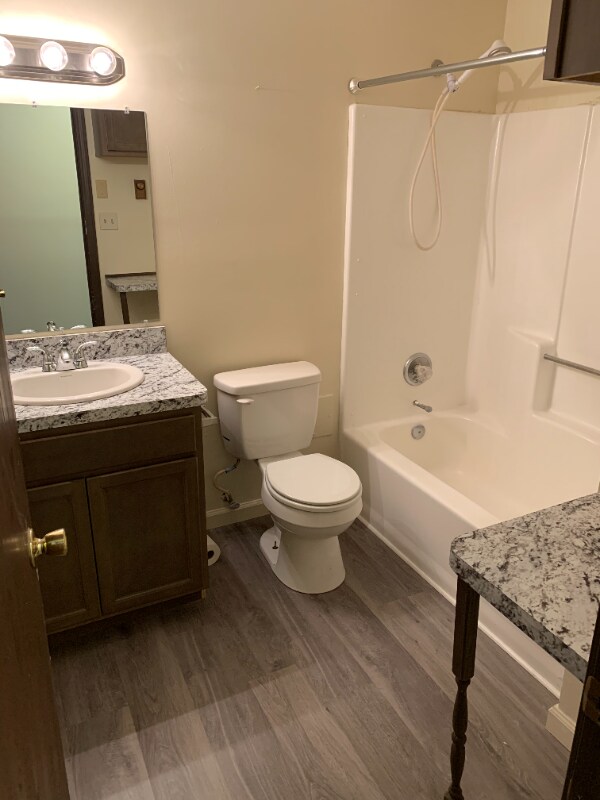 Foto del edificio - 1320 Bailey Rd