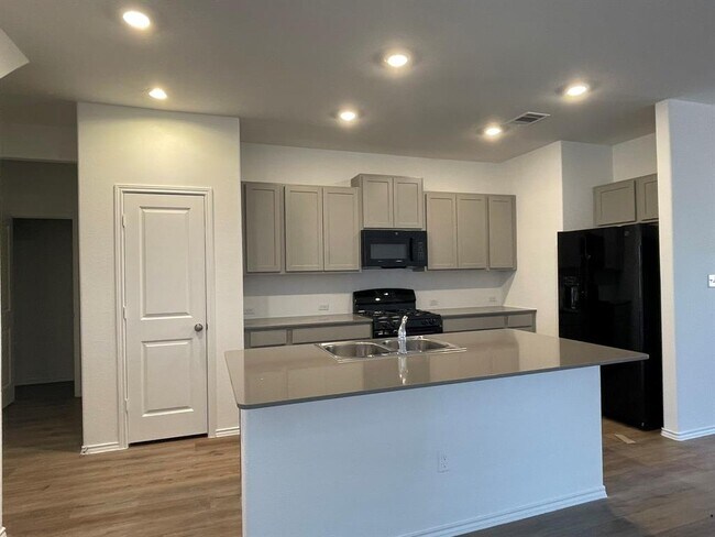 Building Photo - 130 Allegro Dr