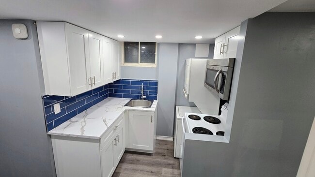 Building Photo - 4 Wavell Crt