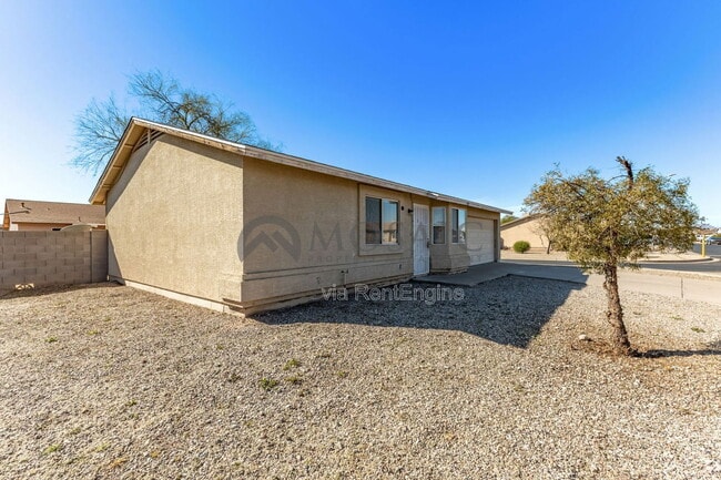 Foto del edificio - 703 W Hess Ave