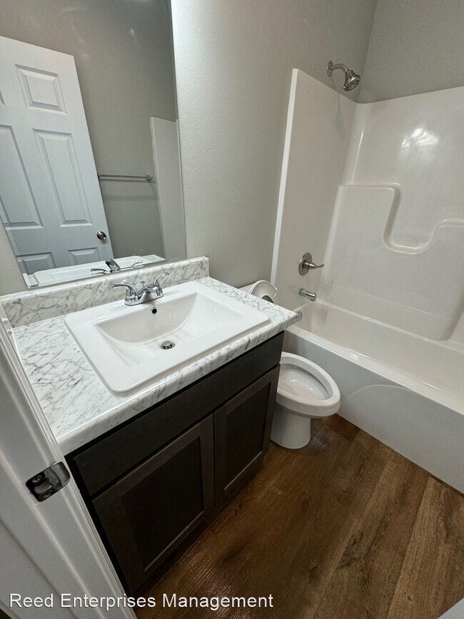 Building Photo - 3 br, 2 bath House - 138 W Bluegrass St