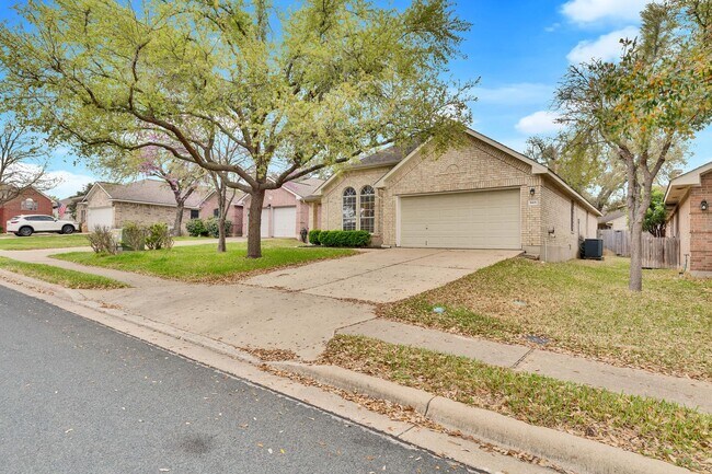 Building Photo - Spacious 3 bedroom, 2 bathroom home in Sou...