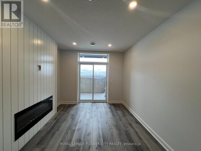 Photo du bâtiment - 440 Wellington St E