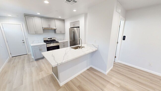 Foto del edificio - BRAND NEW | Open Concept and Private Balcony