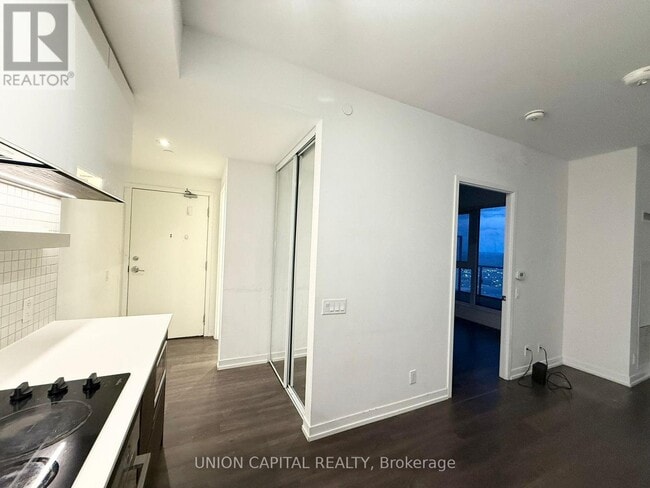 Building Photo - 5 Buttermill Ave.