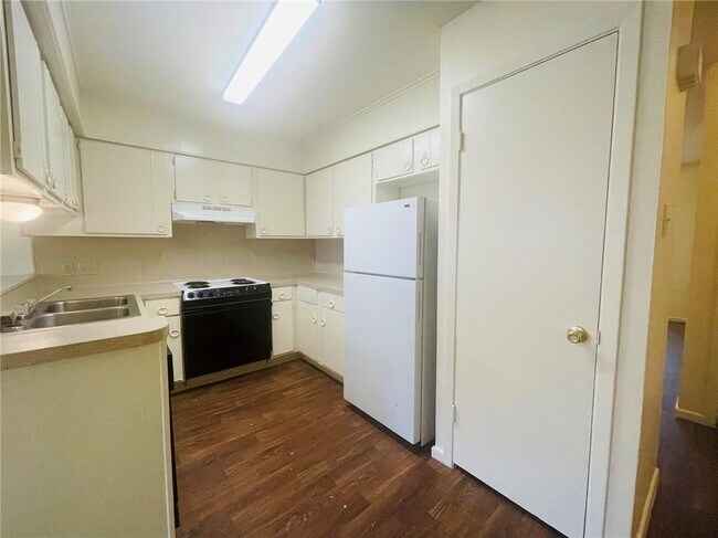 Building Photo - 936 Egyptian Dr