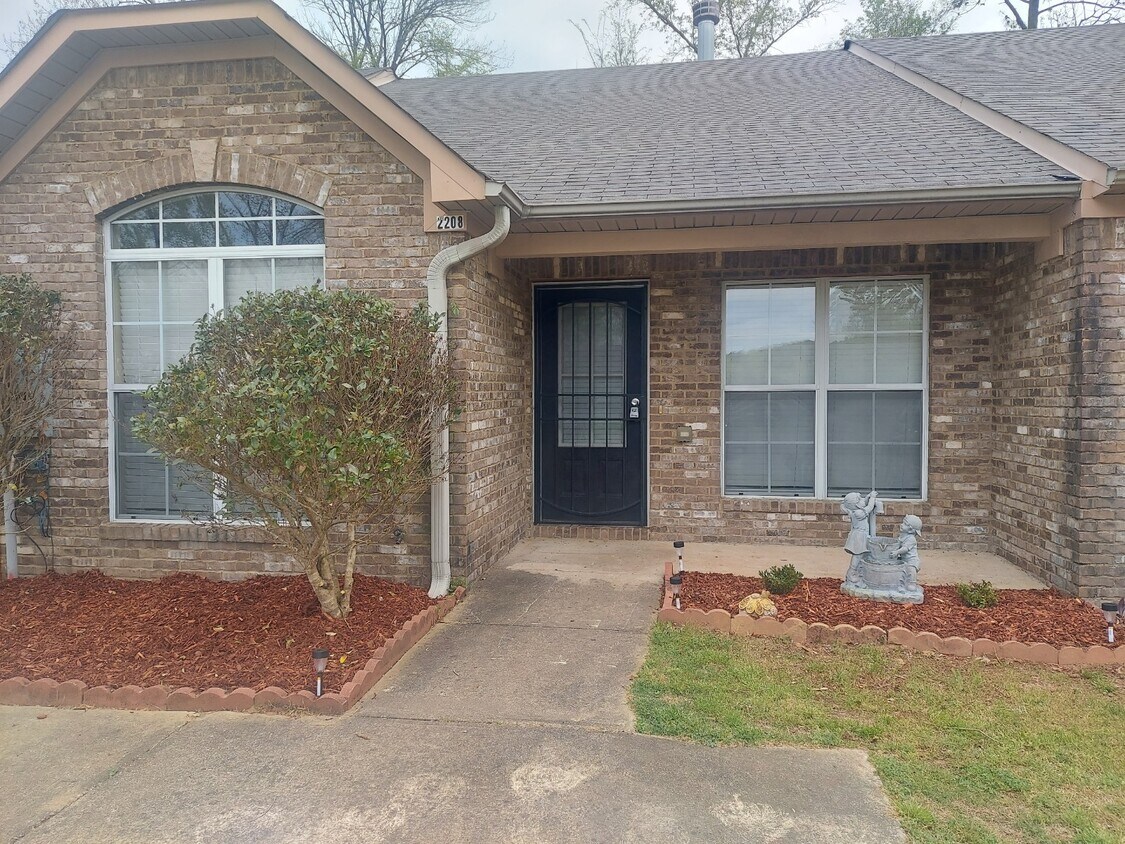 2208 Greendale Cir, Birmingham, AL 35215 House Rental in Birmingham