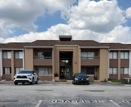 Building Photo - 5169 Vineland Rd