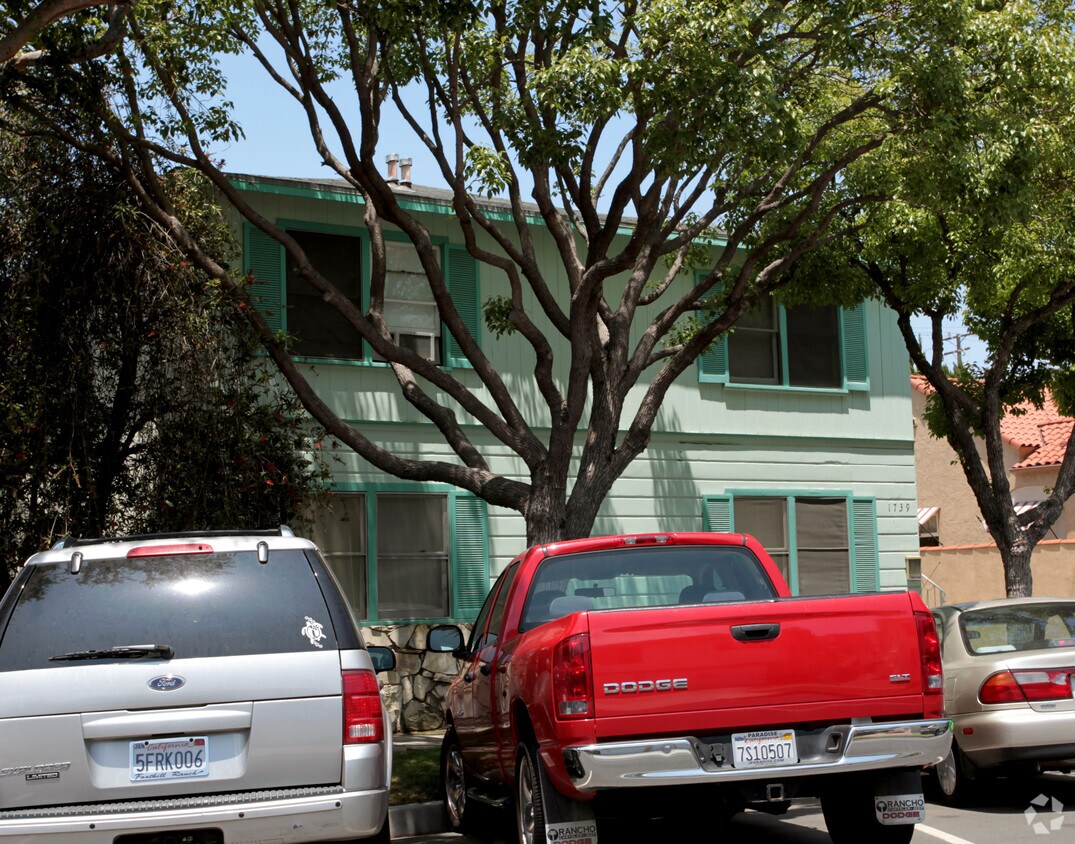 Foto del edificio - 1739 E 1st St