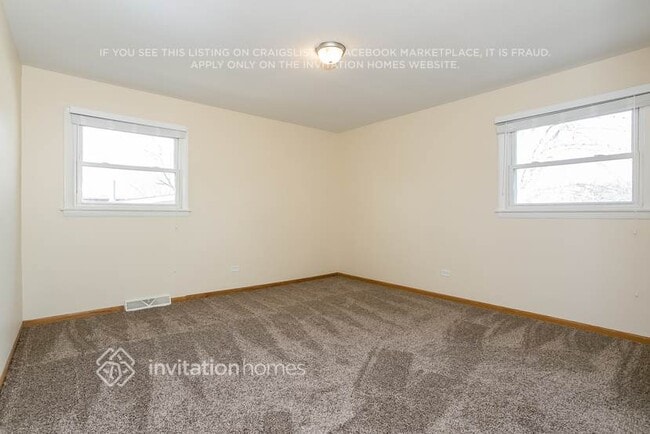 Building Photo - 1035 Iowa St