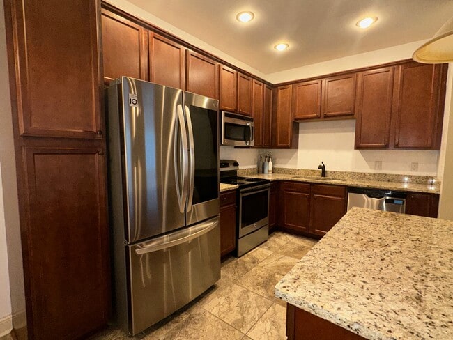 Building Photo - 912 Iona Dr