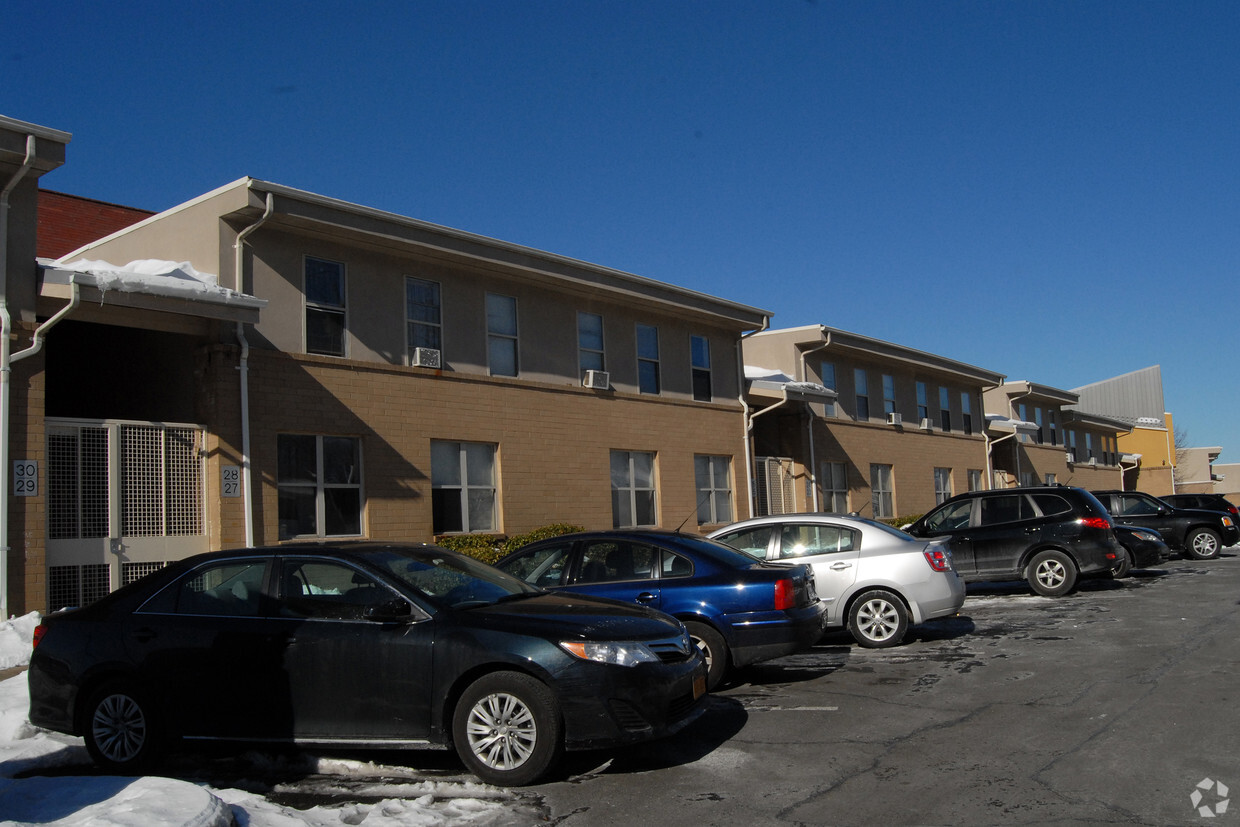 Building Photo - Spring Valley Commons