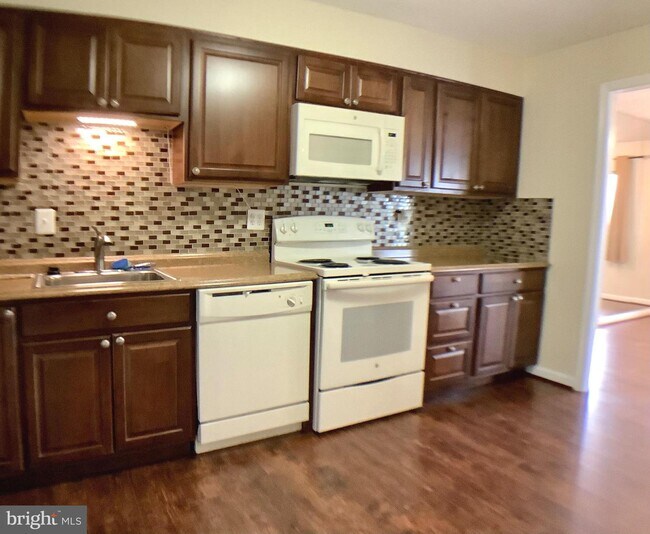Building Photo - 5903 Mt Eagle Dr