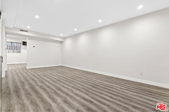 Foto del edificio - 330 E Dryden St