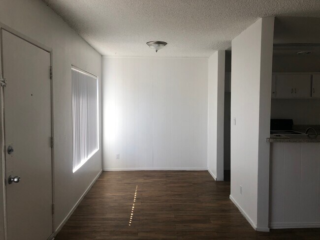 Dining Area - 15234 Sunburst St