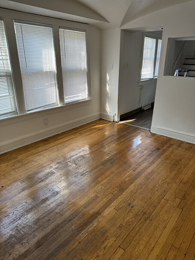 Foto del edificio - 4 Bedroom / 1 Bathroom