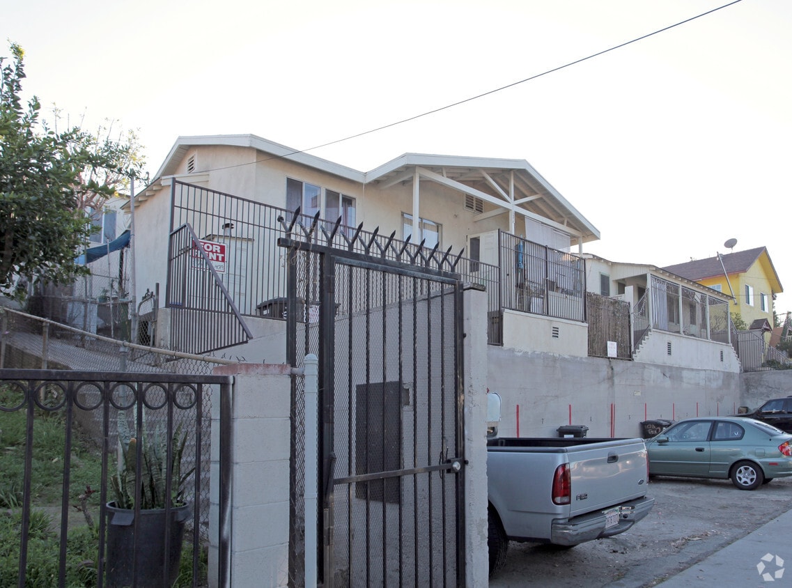 Building Photo - 628-634 S Bonnie Beach Pl