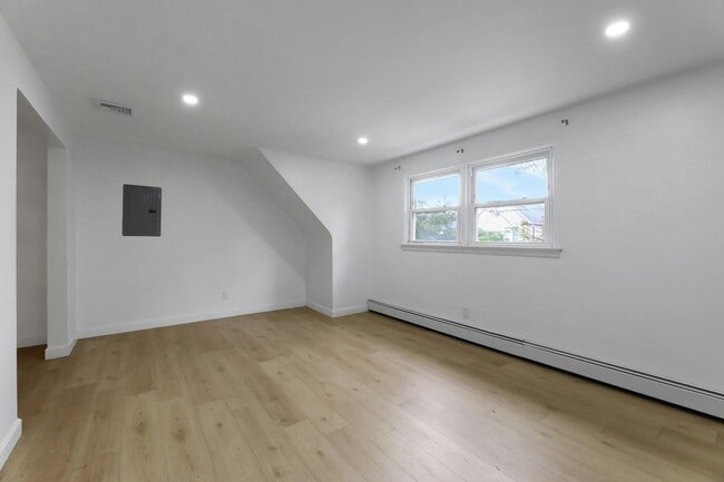 Building Photo - 130 MOUNT VERNON St