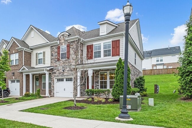 Building Photo - 1038 Livingstone Ln