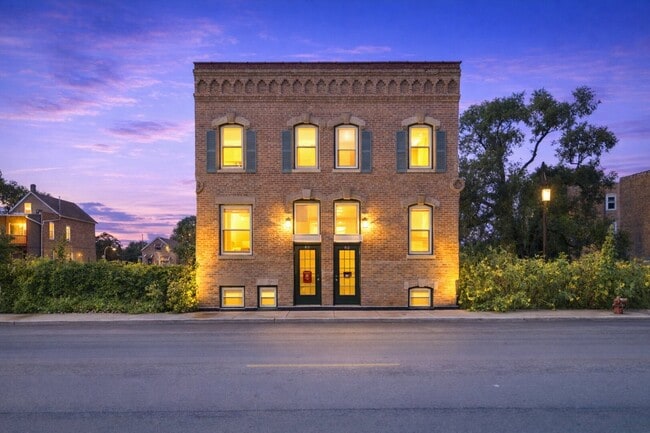 Building Photo - 24 S Sacramento Blvd