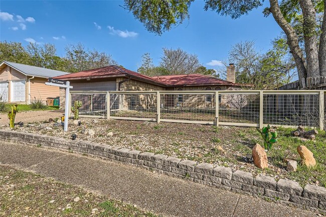 Building Photo - 7013 Mt Carrell Dr