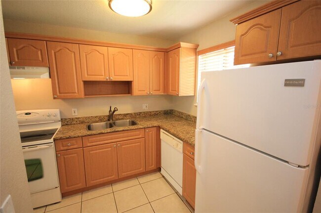 Building Photo - 22710 Watersedge Blvd