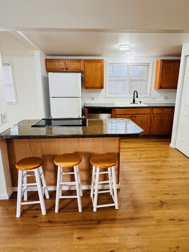 Building Photo - Charming Home w/Fenced Yard, Garage, W/D, Great Location, and More!