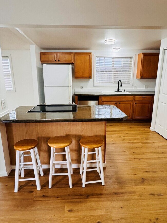 Foto del edificio - Charming Home w/Fenced Yard, Garage, W/D, Great Location, and More!