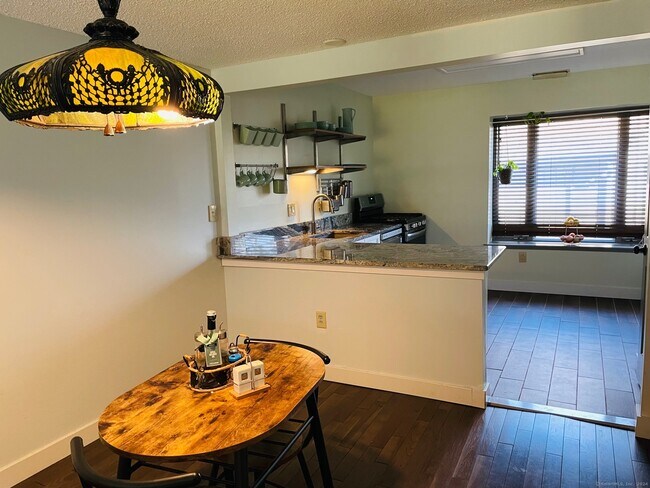 Foto del edificio - 56 Farmington Chase Crescent