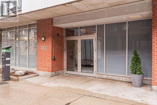 Building Photo - 383-383 Cumberland St