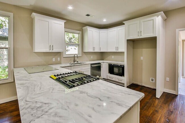 Building Photo - 2029 Felix Ave