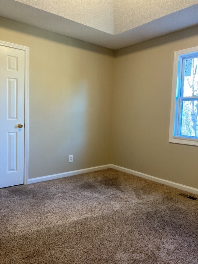 Building Photo - Charming 3 Bedroom Ranch Style Home
