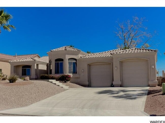 Building Photo - Long Term - Unfurnished- Beautiful Golf Course Pool Home!!