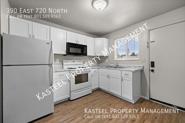 Building Photo - 390 720 N