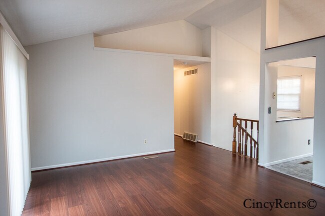 Foto del edificio - 8026 Buckland Dr