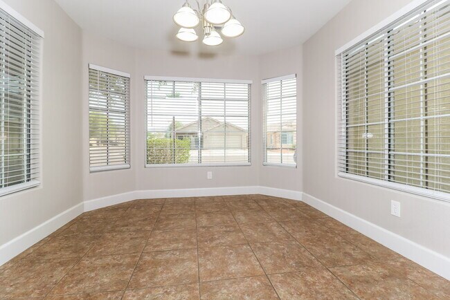 Foto del edificio - 3320 W Glass Ln