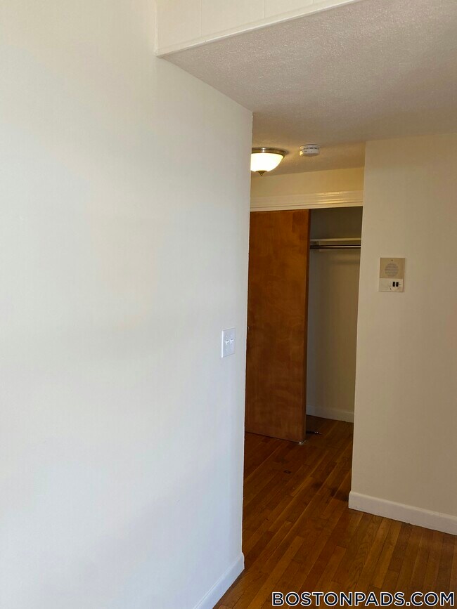 Foto del edificio - 160 N Beacon St