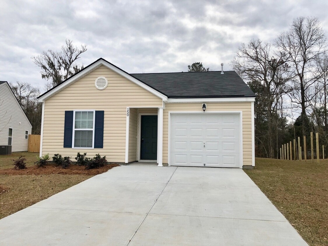 Primary Photo - 3 Bedroom 2 Bath House in Lakes of Summerv...