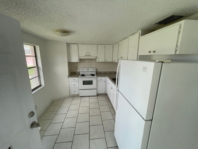 Building Photo - 5321 Avery Rd