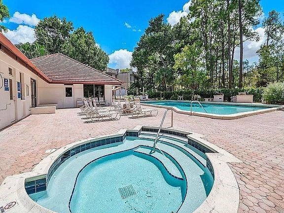 Foto del edificio - 8433 Forest Hills Dr