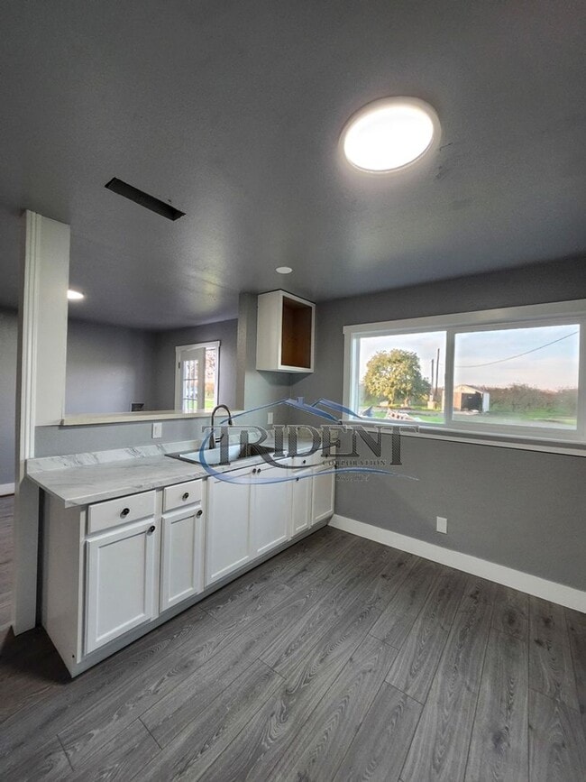 Building Photo - MOVE IN SPECIAL! FRESHLY painted interior! NEW vinyl flooring! This is a 2 Bedroom, 1 bath house ...