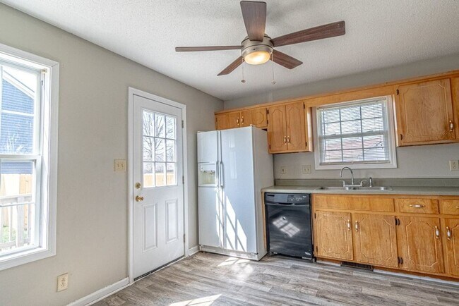 Building Photo - 1/2 off 1st months rent