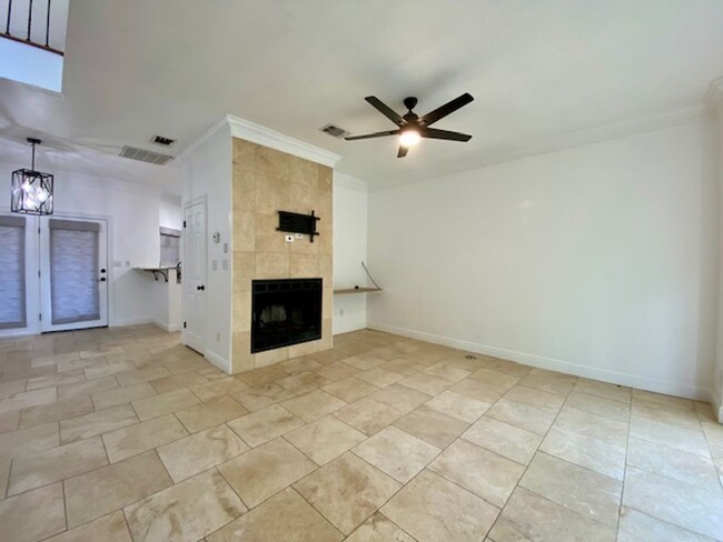 Foto del edificio - 2 Bedroom 2.5 Bath Condo in Ellerbe Woods!