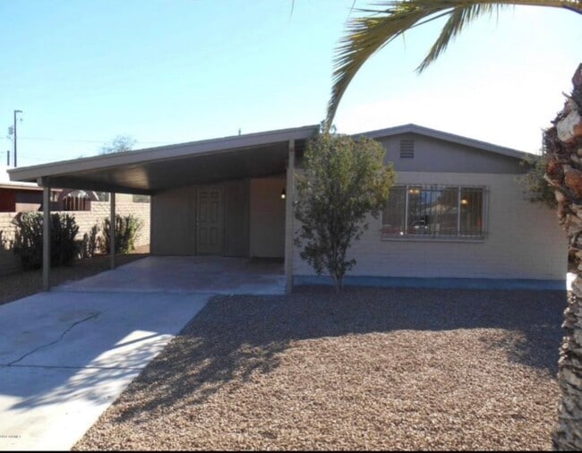 Building Photo - 1132 E 26th St