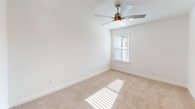 Foto del edificio - 4108 Magna Carta Blvd