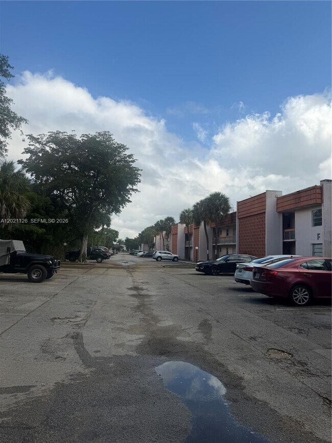 Foto del edificio - 7610 Stirling Rd